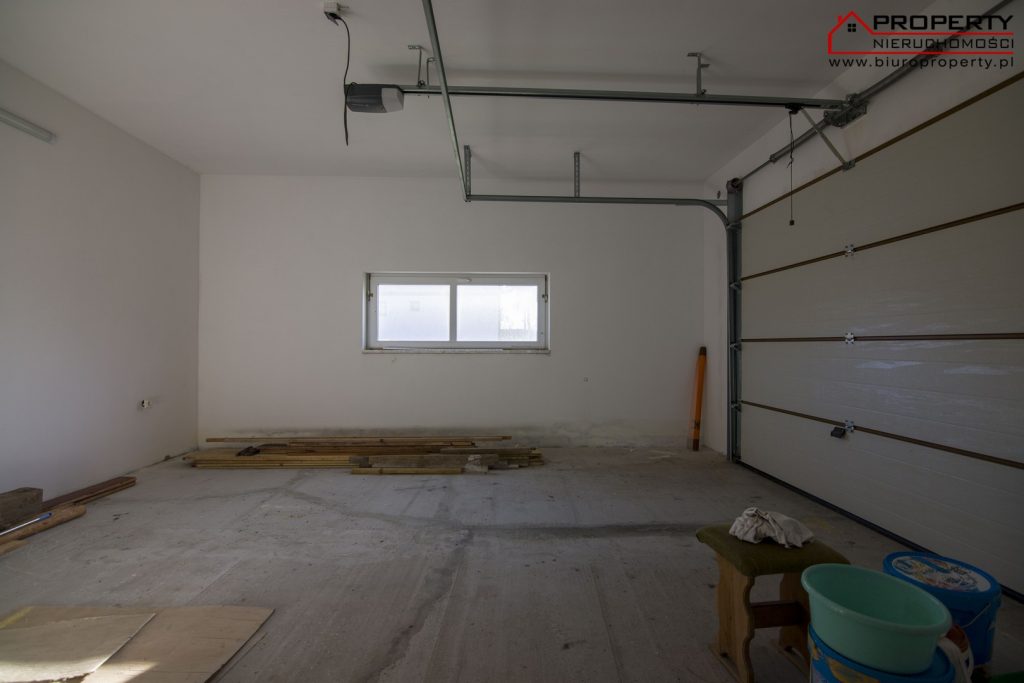 Budynek usługowo-mieszkalny 200m2 – Nowy-Korczyn – centrum