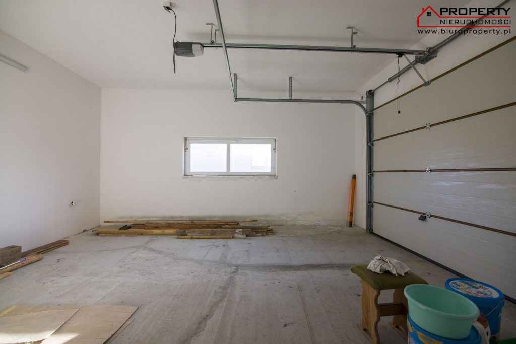Budynek usługowo-mieszkalny 200m2 – Nowy-Korczyn – centrum