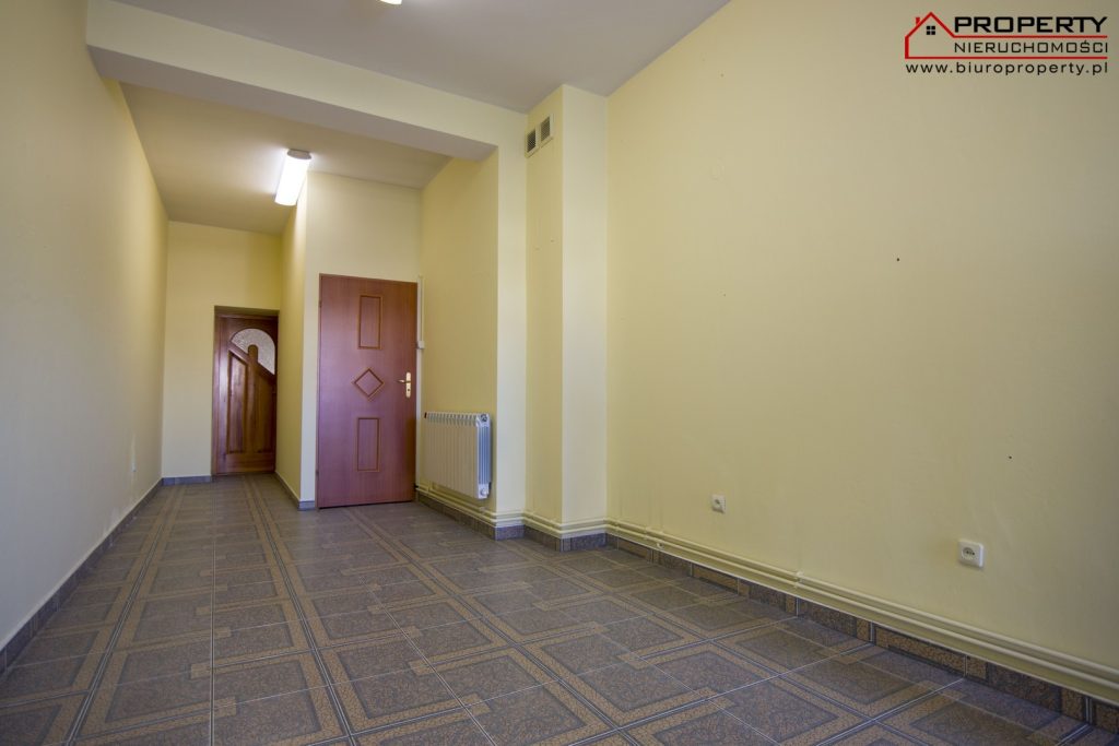 Budynek usługowo-mieszkalny 200m2 – Nowy-Korczyn – centrum